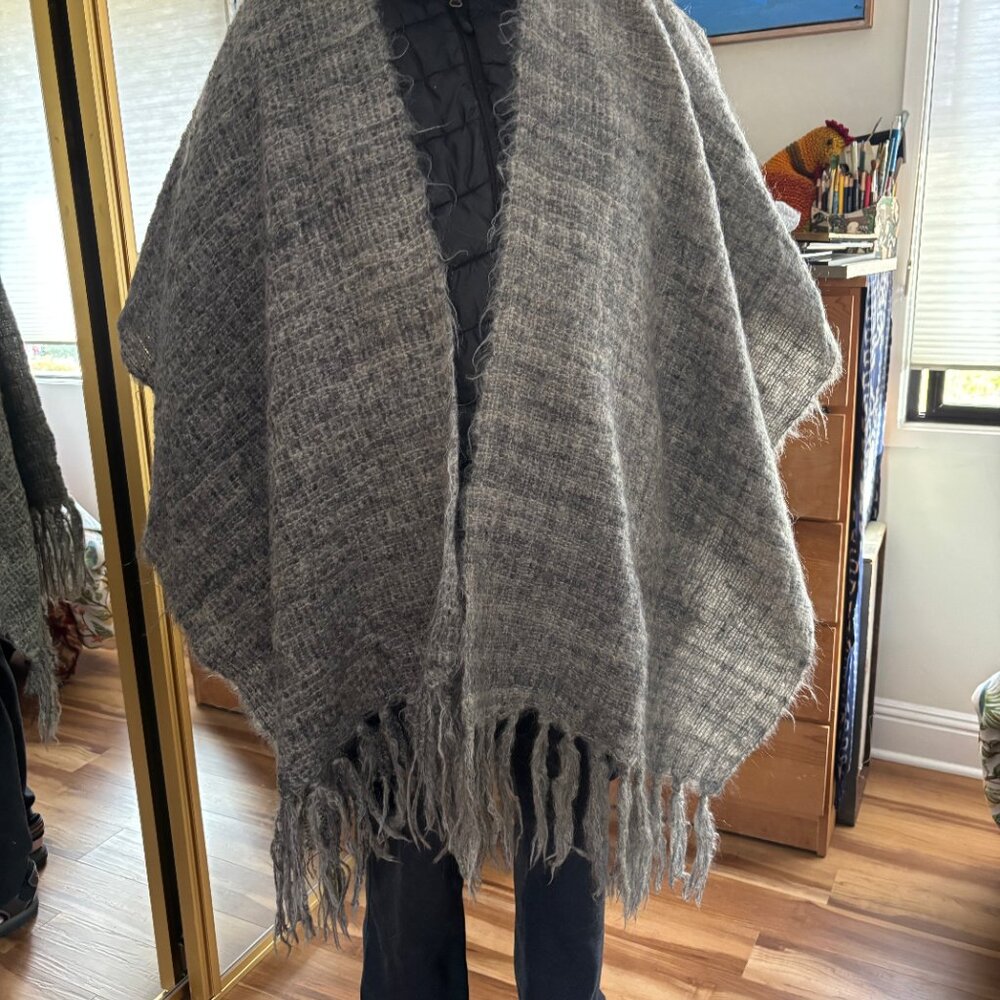 Jeannette Harvey Bart Marblehead, MA vintage handwover shawl/jack in grey mohair